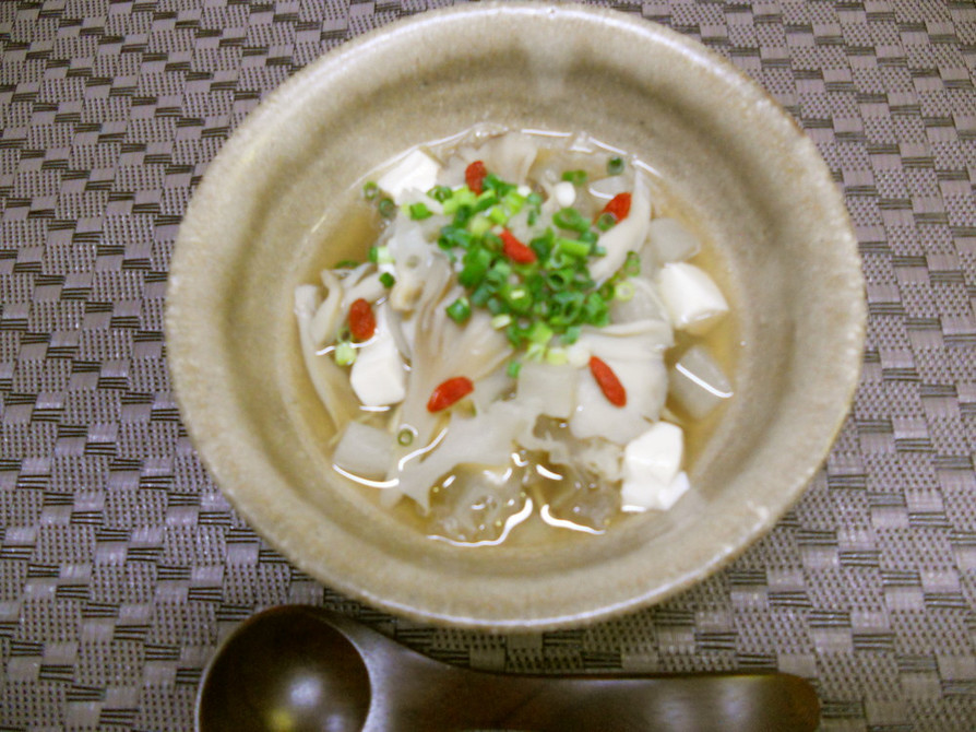 薬膳：簡単！白きくらげと舞茸の中華スープの画像