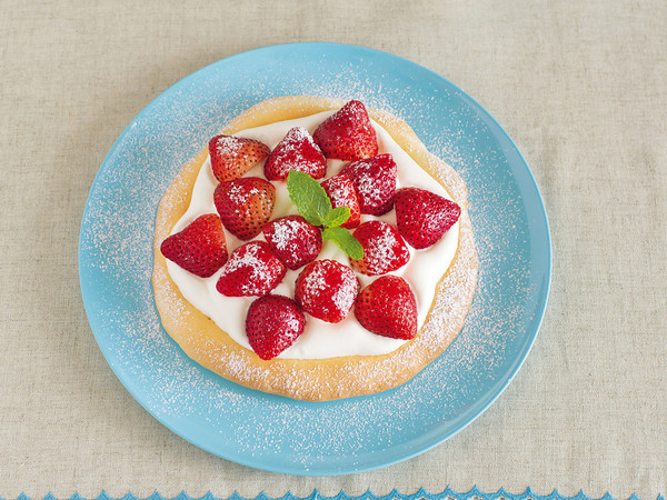 フレッシュいちごと生クリームのピザ