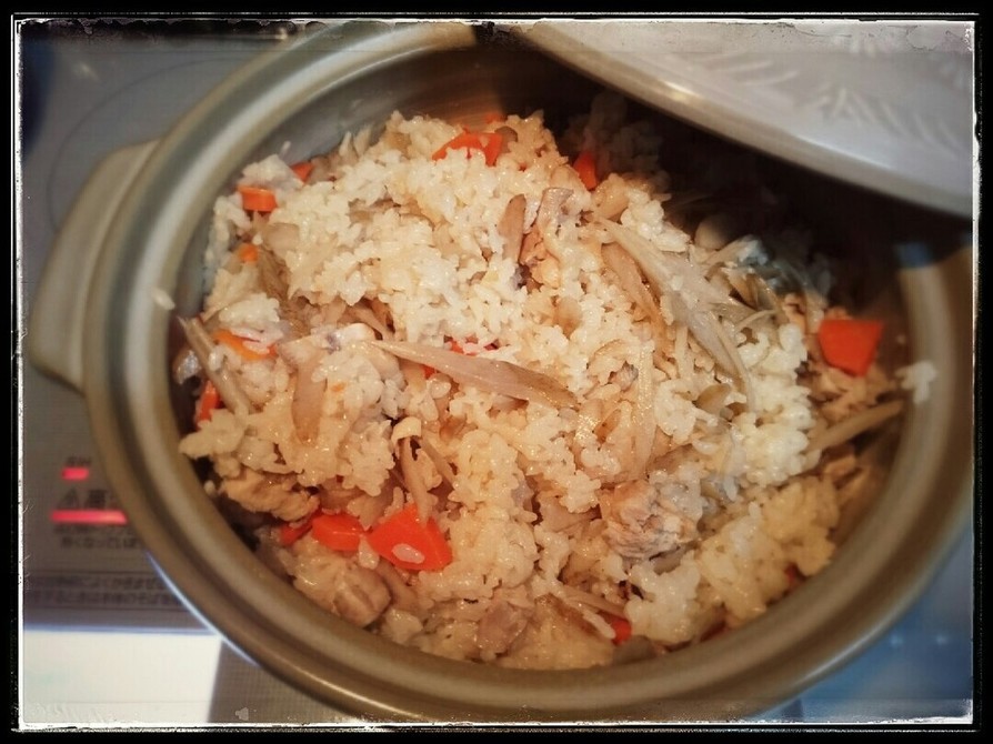 土鍋で‼  鶏ごぼうの炊き込みご飯☆の画像