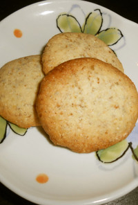 素朴な味の粗挽きライ麦クッキー