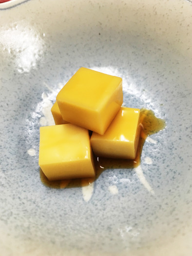 簡単激ウマつまみ:チーズのニンニク醤油漬の写真