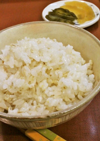 圧力鍋で米粒麦入りご飯～氷を加えて～