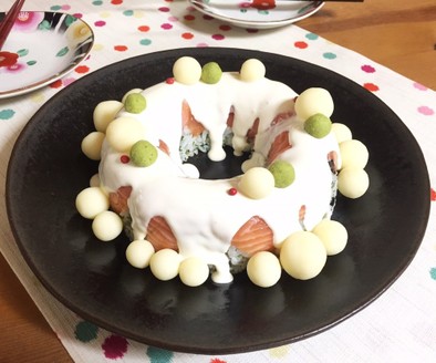 サーモン洋風寿司 ケーキの写真