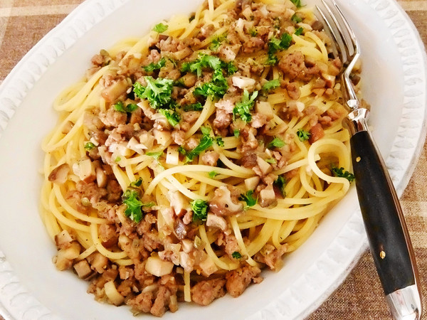 きのことひき肉のラグーパスタ