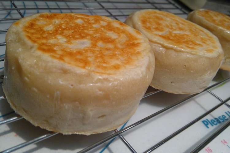 イギリス定番の朝食クランペットを酵母で レシピ 作り方 By Maman010 クックパッド 簡単おいしいみんなのレシピが354万品