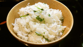 まぜるだけ♪三つ葉としらすの混ぜご飯