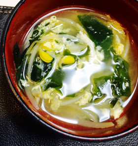 やさしい味♪わかめともやしの卵スープ