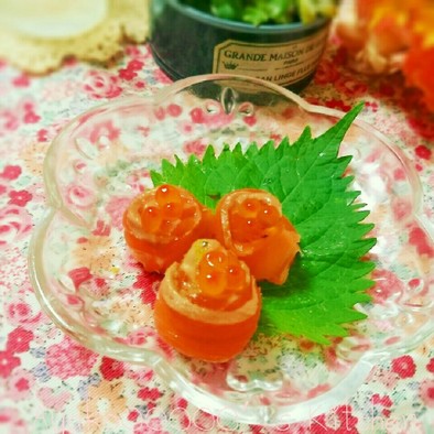 柚子胡椒風味のサーモンローズの写真