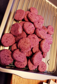 紫芋味のクッキー