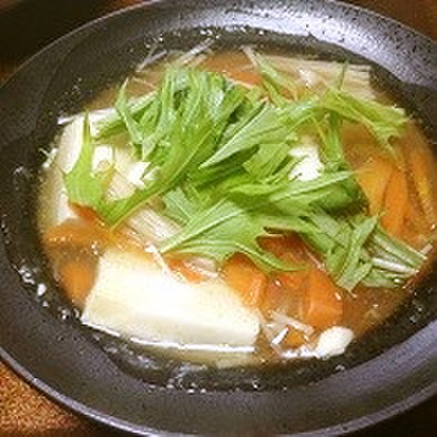 生姜たっぷりで温まる野菜たっぷり湯豆腐の写真