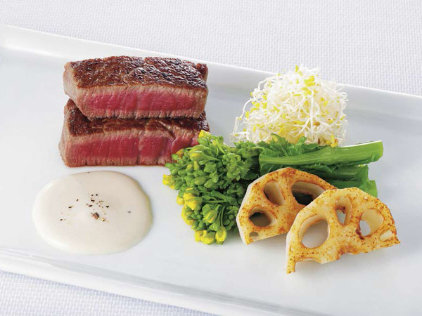 牛肉と菜の花、れんこんのサラダ
