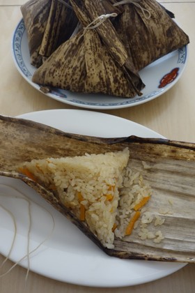 竹皮で包んだベジタリアン中華ちまき