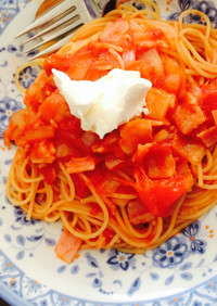 オーソドックスなトマトソーススパゲッティ