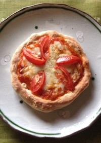 【簡単】シンプルなトマトのピザ