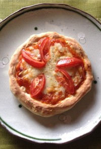 【簡単】シンプルなトマトのピザ
