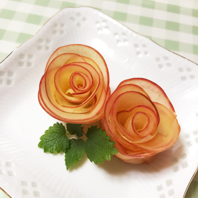 パーティーにデコって簡単りんごの薔薇 レシピ 作り方 By ひらめきmei クックパッド 簡単おいしいみんなのレシピが367万品