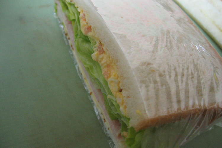 ラップで包もう 驚愕のレタスサンドイッチ レシピ 作り方 By ゆめりの クックパッド 簡単おいしいみんなのレシピが352万品