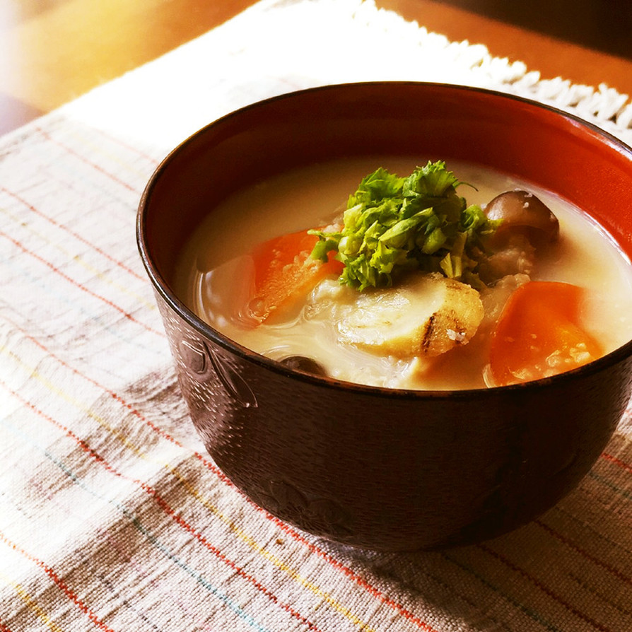 温まる♡おろし蓮根と根菜の白いお味噌汁の画像