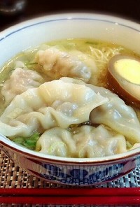 香港風　海老餃子麺