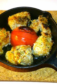 スキレットで塩麹鶏とトマトの香草パン粉焼