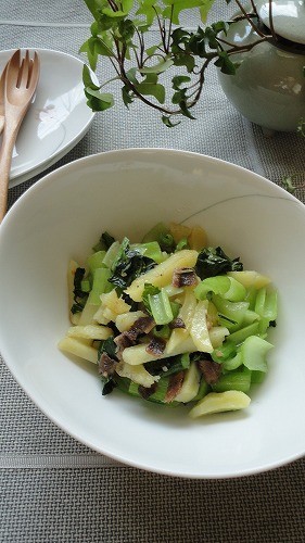 小松菜とジャガイモのアンチョビ炒めの画像