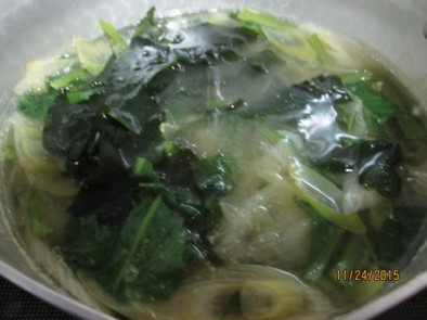 小松菜と長ねぎとわかめの味噌汁の写真