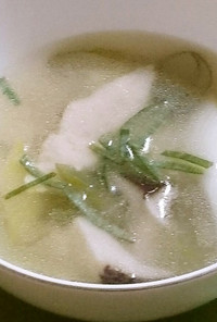 鶏胸肉と白葱・エリンギのスープ