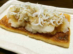 焼き油揚げのしらすおろしのっけ