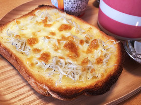朝食に♪しらすチーズトースト☆
