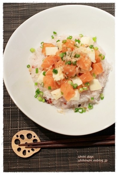 柚子胡椒ピリッ！サーモンと長芋の雑穀寿司の写真