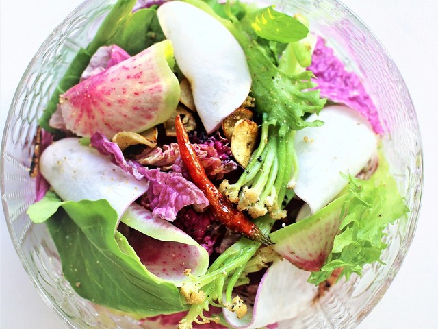 紫白菜・ルッコラとグリル野菜で美彩サラダ