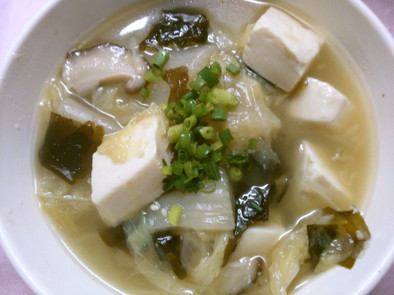 簡単♪白菜とワカメ 豆腐の中華煮込み！！の写真