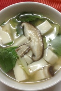 青梗菜豆腐椎茸スープ（青菜豆腐香菇汤）