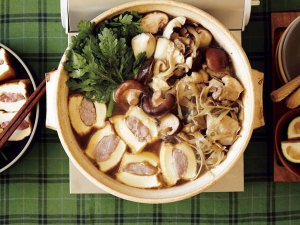 鶏、ごぼう、春菊の寄せ鍋