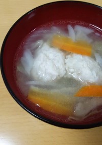 山芋入り鶏団子と野菜のシンプルなスープ