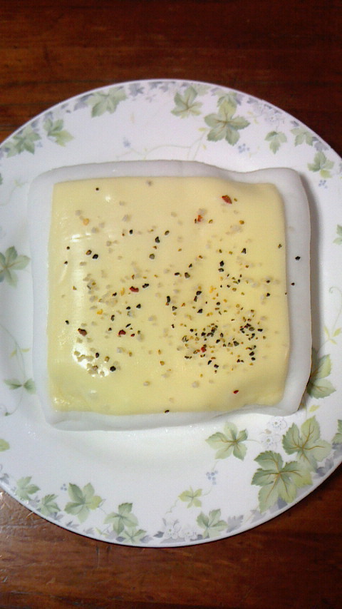 はんぺんにとろけるチーズのせ レンジ加熱の画像