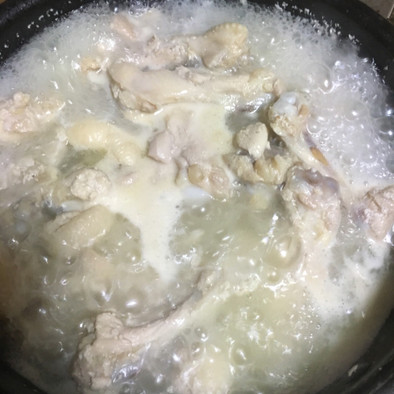 ドラム肉のスープ用下ごしらえ。ミルク煮編の写真
