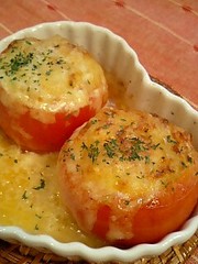 ヤケド注意!熱々トマトカップグラタンの写真