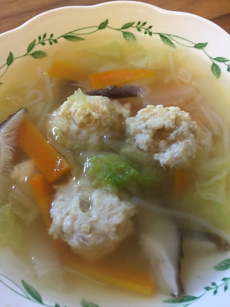 鶏団子と白菜の春雨スープの画像