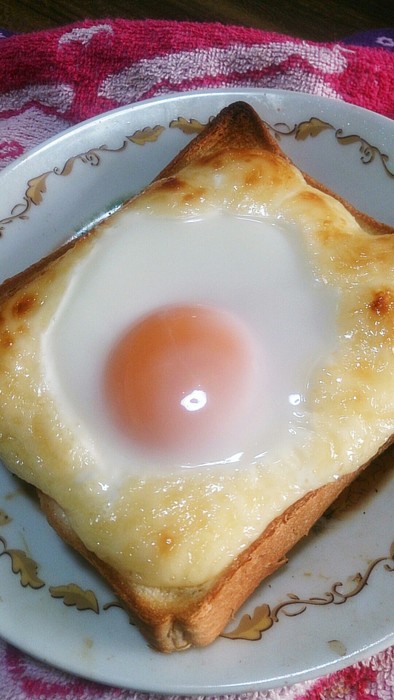 簡単★半熟卵が美味しいマヨトーストの写真