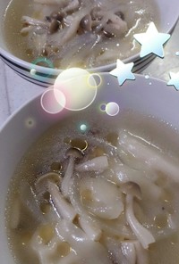 スープ水餃子