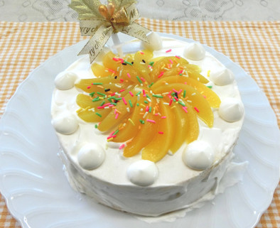黄桃のクリスマスケーキの写真