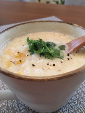 マグカップで簡単ホッと豆乳スープごはん。