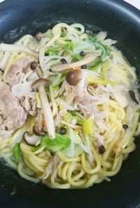 創味シャンタンＤＸで１人煮込みラーメン