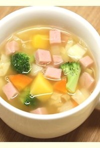 ポークソーセージと野菜たっぷり簡単スープ