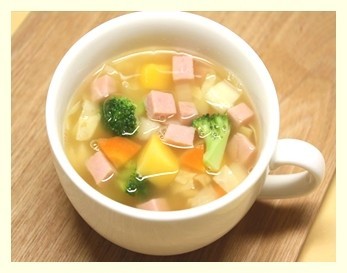 ポークソーセージと野菜たっぷり簡単スープの画像