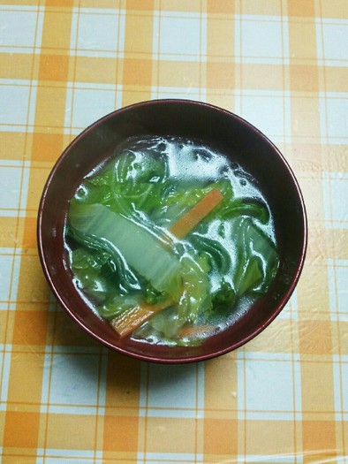 白菜と春雨の中華スープの写真