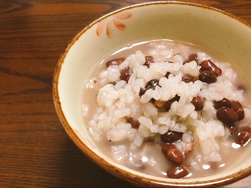鍋で米とゆであずきで作る簡単「あずき粥」の画像