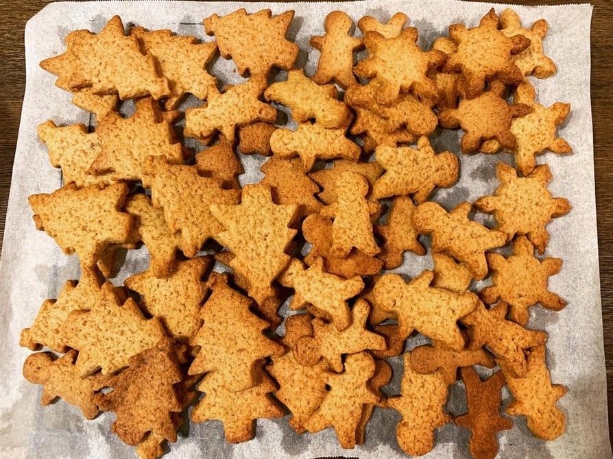 クリスマスのジンジャーブレッドクッキーの画像