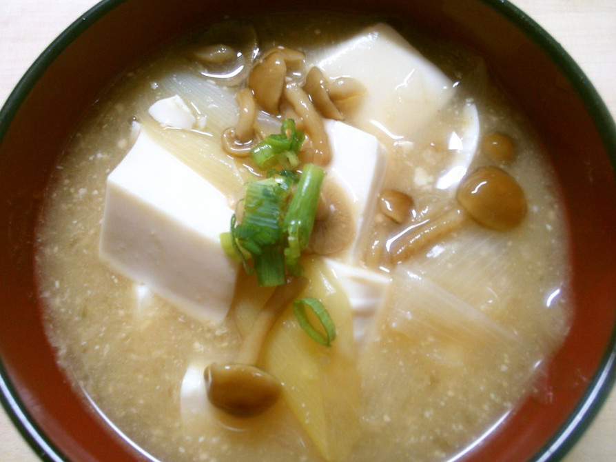 簡単とろとろ！なめこと豆腐ネギのお味噌汁の画像